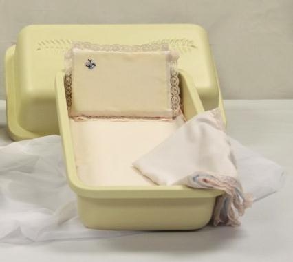 Hoegh Pet Casket With Bedding #20 Stretch Interior Regular Style - Single Wall 