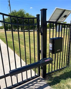 LiftMaster LA500UL Single Swing Gate Opener Kit with MyQ Technology - Gate Opener Kit + 2 Free Remotes